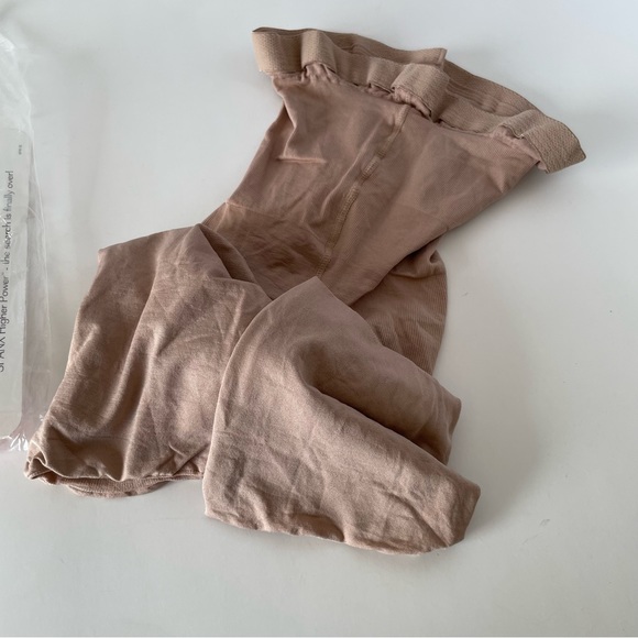 Spanx High Waisted Power Panty Size B bare - Picture 4 of 10